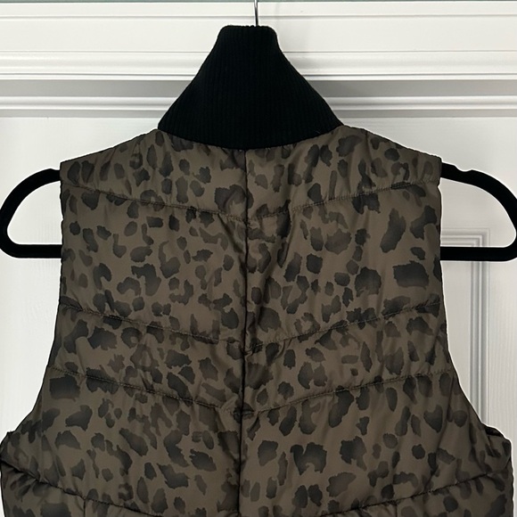 Evereve Peyton Jensen Leopard Rory Puffer Vest Longline Olive Green Size XS - Picture 10 of 13